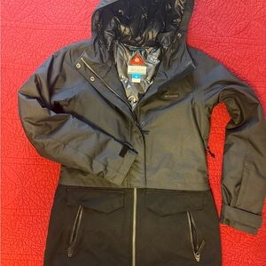 Columbia Black Ski Jacket with Weather-Resistant Fabric